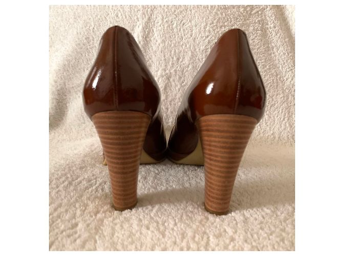 Salvatore Ferragamo Décolleté marrone lucido - vista 3