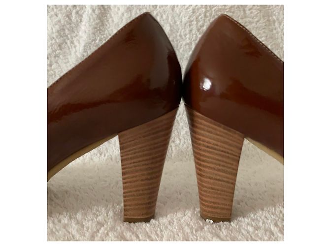 Salvatore Ferragamo Décolleté marrone lucido - vista 8