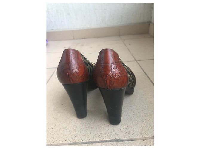 Fendi Absatzschuhe Braun Synthetik - Ansicht 3