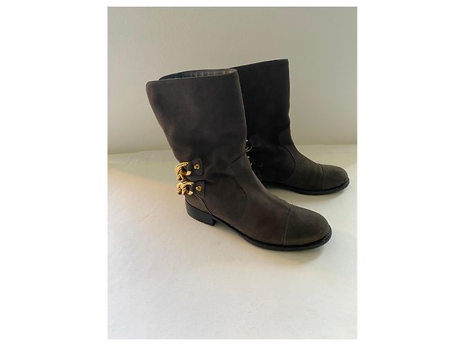 Botas Giuseppe Zanotti de ante marrón con cadenas doradas Marrón oscuro - vista 2