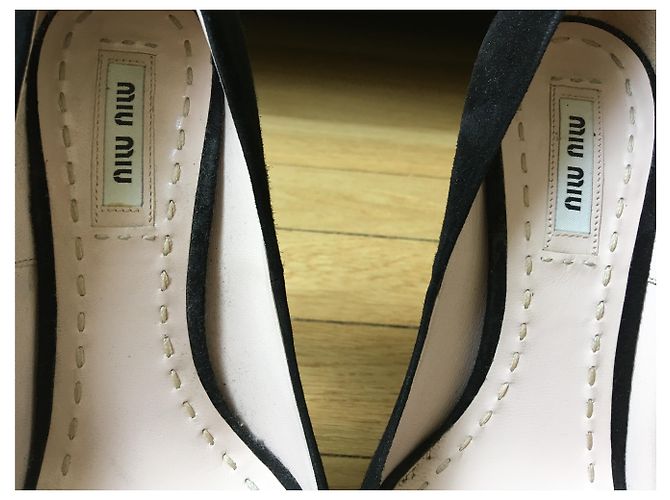 Décolleté Miu Miu con punta aperta in nubuck nero - vista 10