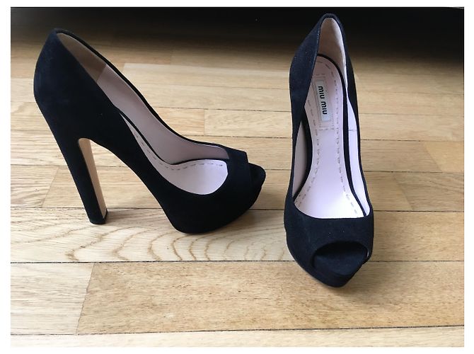 Décolleté Miu Miu con punta aperta in nubuck nero - vista 3