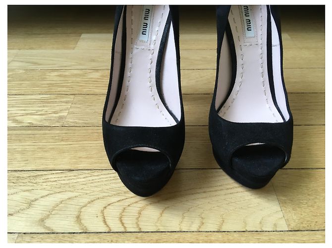 Décolleté Miu Miu con punta aperta in nubuck nero - vista 8