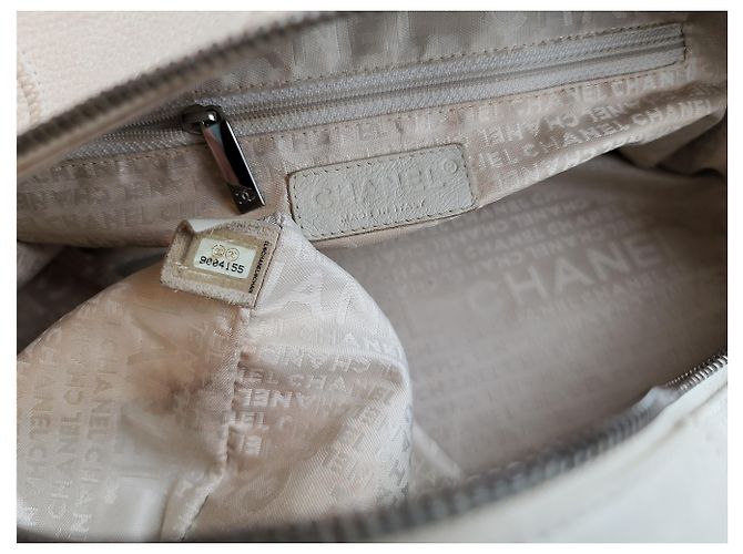 Chanel Chocolate Bar Boston Caviar Bianco - vista 14