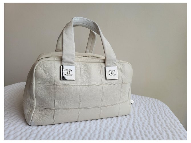 Chanel Chocolate Bar Boston Caviar Bianco - vista 2