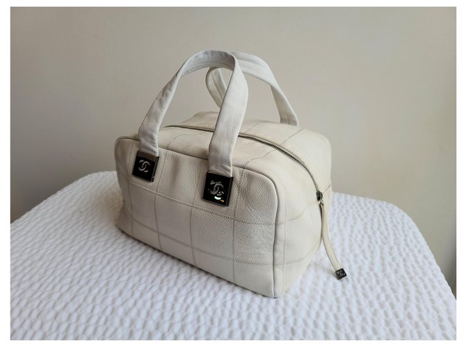 Chanel Chocolate Bar Boston Caviar Bianco - vista 3