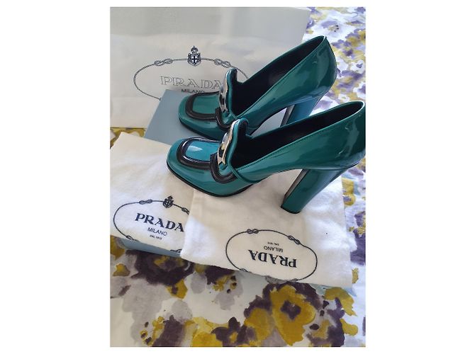 Prada Décolleté con tacco in vernice - vista 2