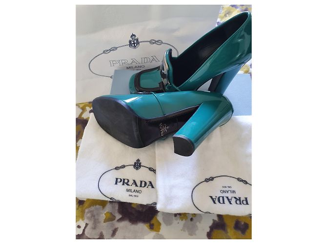 Prada Décolleté con tacco in vernice - vista 3