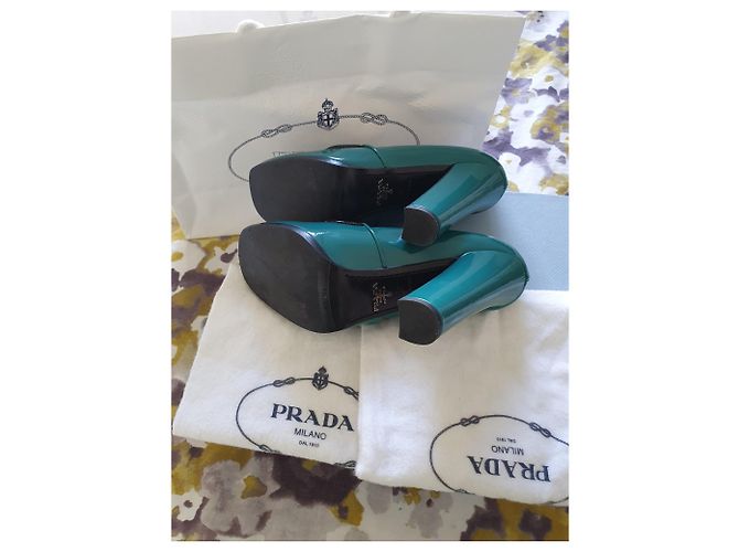 Prada Décolleté con tacco in vernice - vista 4
