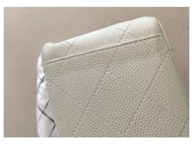 Borsa a patta maxi foderata Chanel in pelle caviale bianco crema - vista 12