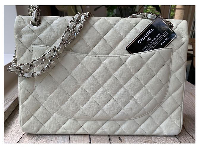 Borsa a patta maxi foderata Chanel in pelle caviale bianco crema - vista 2