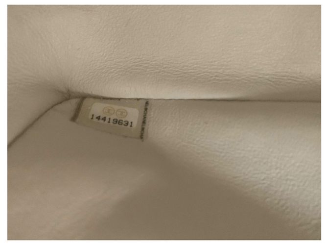 Borsa a patta maxi foderata Chanel in pelle caviale bianco crema - vista 6