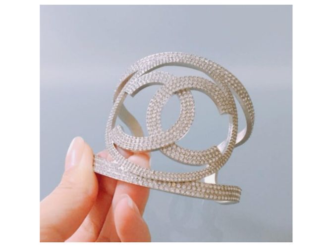 Ampio bracciale Chanel in cristallo CC Argento - vista 5