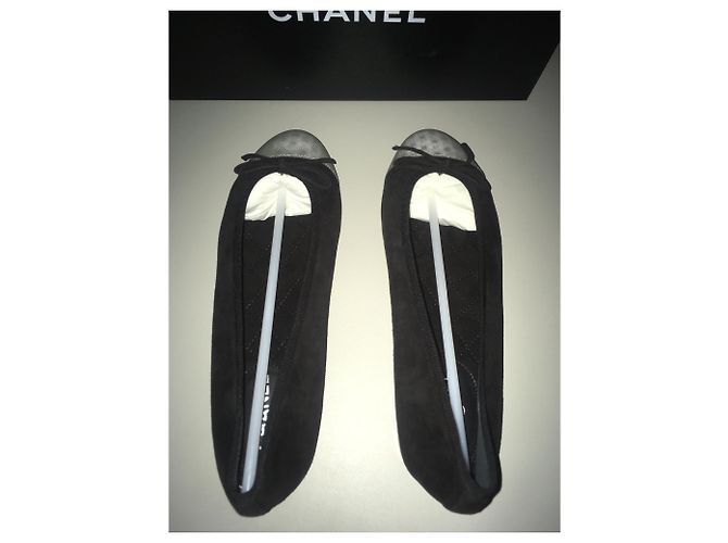 Chanel Hermosas bailarinas con logo 3D Negro Blanco - vista 3