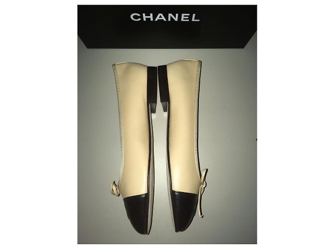 Superbe ballerine classiche Chanel Nero Beige - vista 2