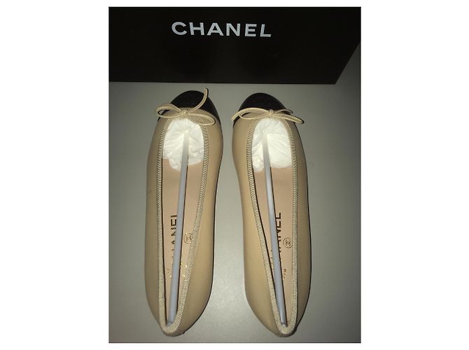 Superbe ballerine classiche Chanel Nero Beige - vista 3