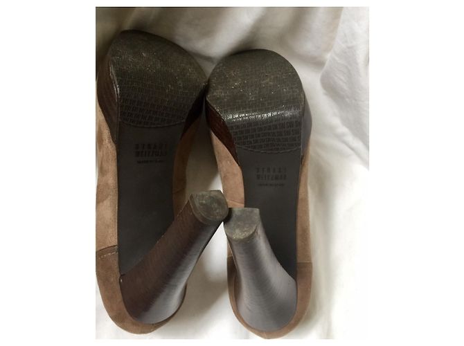 Stuart Weitzman Pumps im Brogue-Stil Taupe Braun Wildleder - Ansicht 6