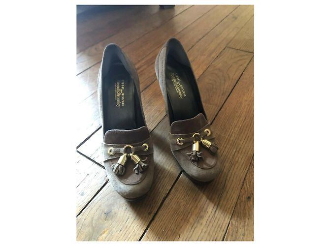 Stuart Weitzman Pumps im Brogue-Stil Taupe Braun Wildleder - Ansicht 9