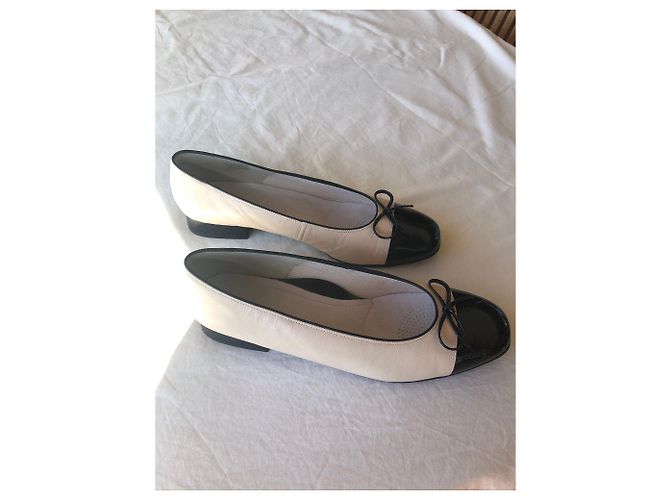 Autre Marque ARA Ballerine in pelle beige e vernice nera - vista 2