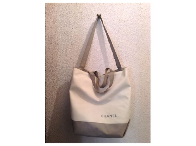 Chanel Tote Bag Cremefarben und Grau aus beschichtetem Canvas Aus weiß - Ansicht 10