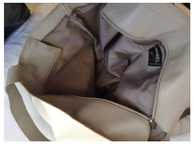 Chanel Tote Bag Cremefarben und Grau aus beschichtetem Canvas Aus weiß - Ansicht 6