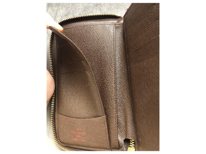 Louis Vuitton Cartera compacta Zippy Castaño - vista 10