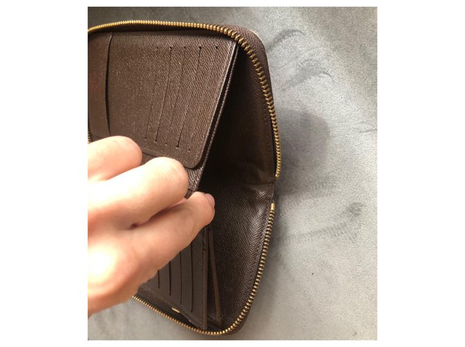 Louis Vuitton Cartera compacta Zippy Castaño - vista 12