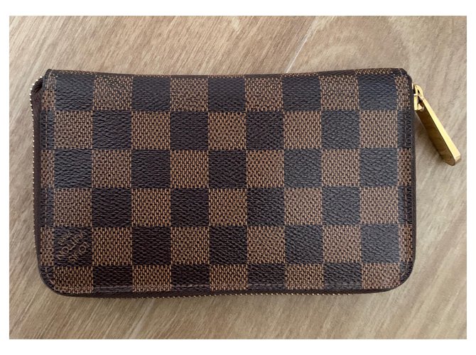 Louis Vuitton Cartera compacta Zippy Castaño - vista 14