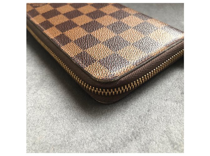 Louis Vuitton Cartera compacta Zippy Castaño - vista 3