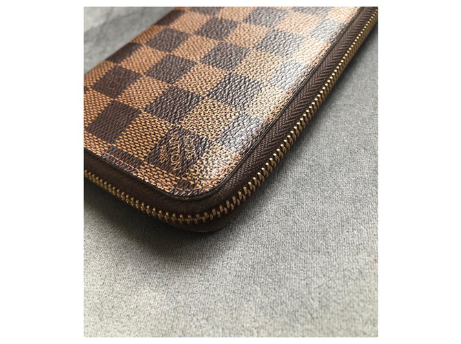 Louis Vuitton Cartera compacta Zippy Castaño - vista 4