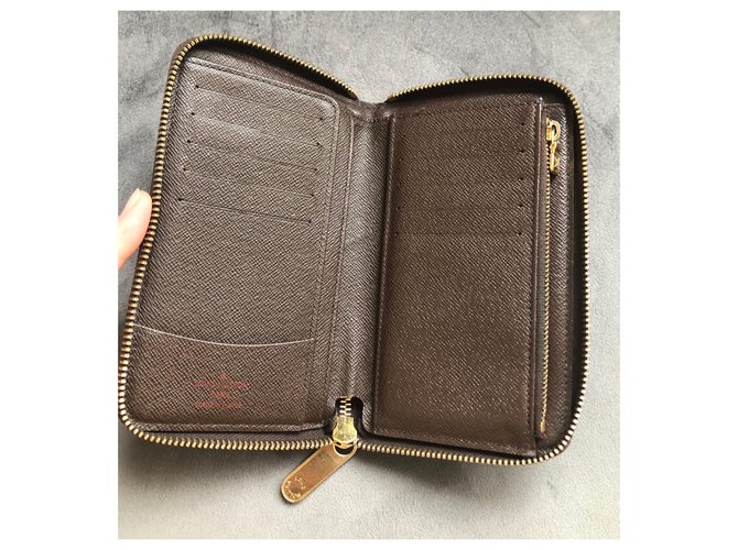 Louis Vuitton Cartera compacta Zippy Castaño - vista 7