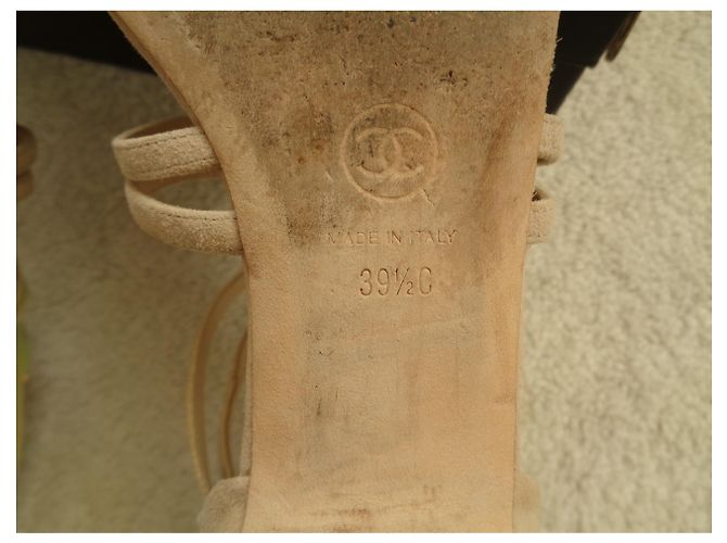 Sandali piatti Chanel in scamosciato beige - vista 7