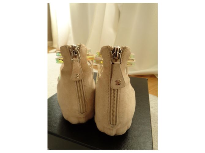 Sandali piatti Chanel in scamosciato beige - vista 8