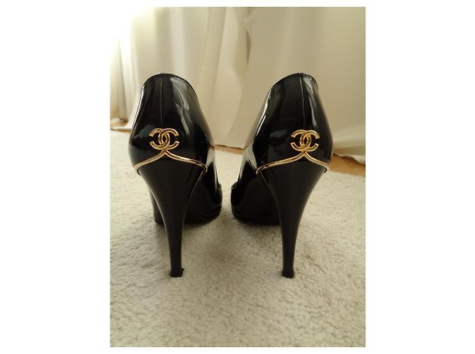 Décolleté Chanel in vernice blu navy 39.5 - vista 2