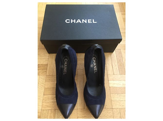 Décolleté Chanel Bicolore Nero e Blu Navy Tela e Pelle - vista 10