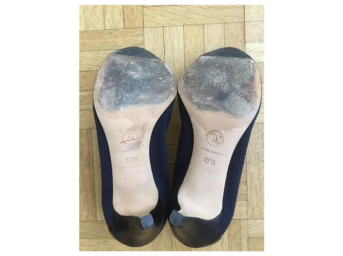 Décolleté Chanel Bicolore Nero e Blu Navy Tela e Pelle - vista 7