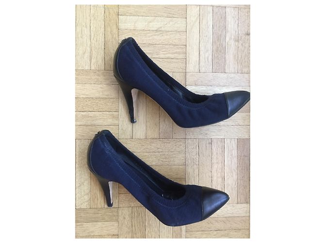 Décolleté Chanel Bicolore Nero e Blu Navy Tela e Pelle - vista 9