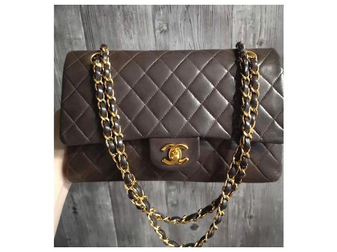 Timeless Bolso de solapa clásico de piel de cordero marrón chocolate Chanel raro e intemporal - vista 4