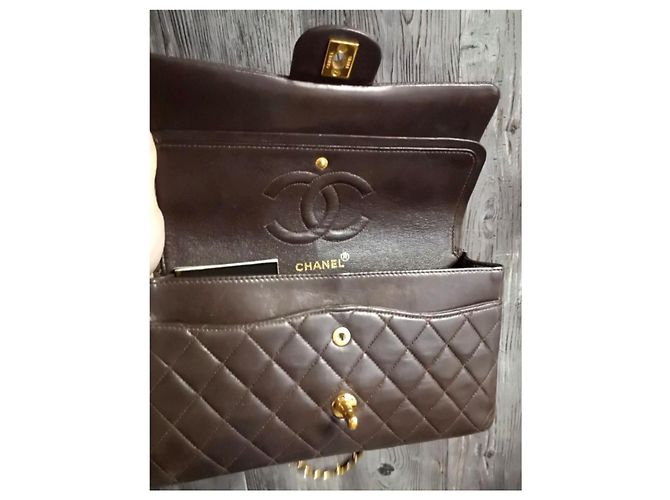 Timeless Bolso de solapa clásico de piel de cordero marrón chocolate Chanel raro e intemporal - vista 2