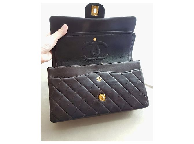 Timeless Bolso de solapa clásico de piel de cordero marrón chocolate Chanel raro e intemporal - vista 12
