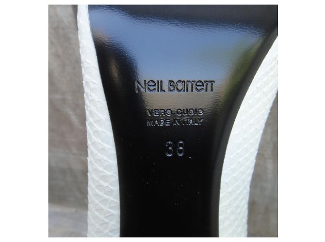 Neil Barrett Pumps aus Leder im Python-Stil Weiß Größe 36 - Ansicht 6