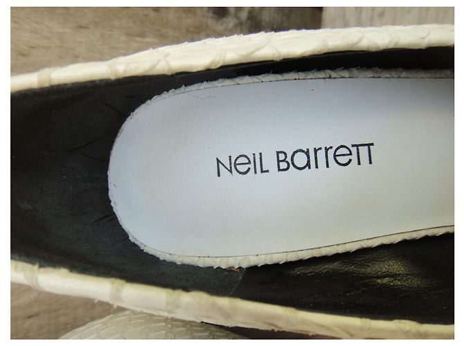 Neil Barrett Pumps aus Leder im Python-Stil Weiß Größe 36 - Ansicht 7