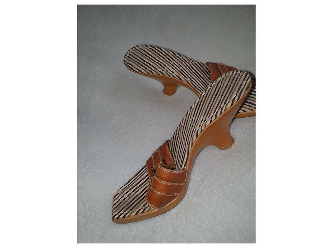 Mules Sergio Rossi in pelle marrone con tacco curvo - vista 2