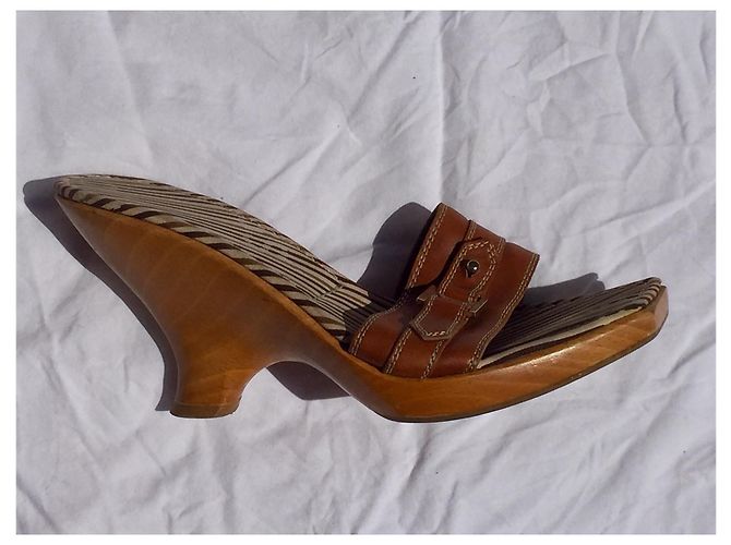 Mules Sergio Rossi in pelle marrone con tacco curvo - vista 3