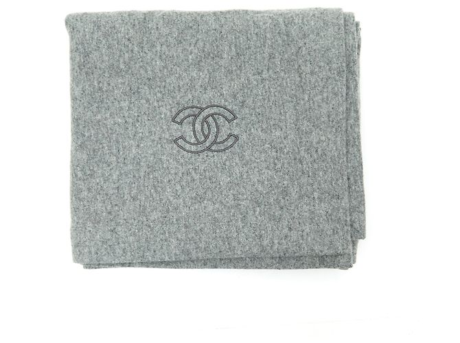 Chanel GREY CASHMERE TRAVEL SET Gris - vue 5