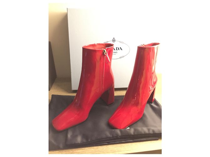 Prada Stiefeletten aus Lackleder - Ansicht 2