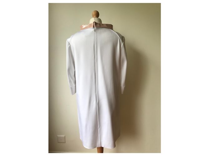 Vestido Courreges Blanco de Viscosa con Cuello de Charol Rosa - vista 2