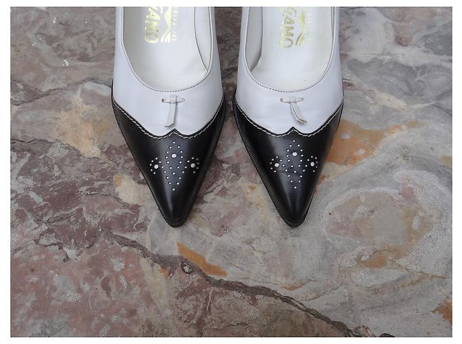 Salvatore Ferragamo Leder Pumps Schwarz Weiß - Ansicht 2