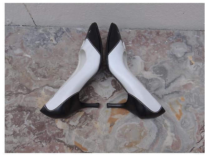Salvatore Ferragamo Leder Pumps Schwarz Weiß - Ansicht 6