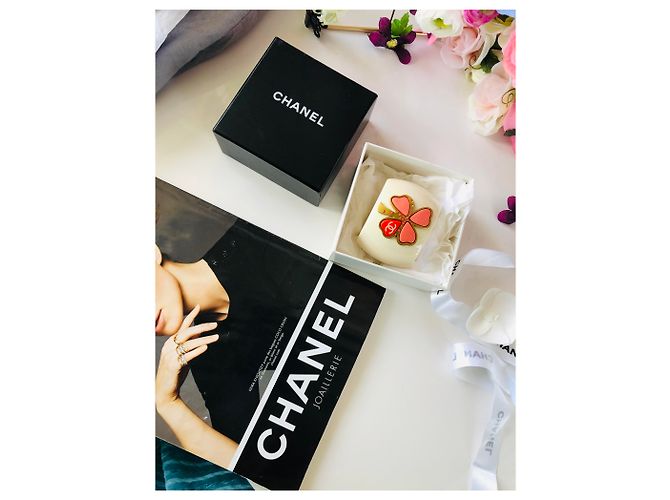 Brazalete Chanel Dorado Blanco roto Coral - vista 12
